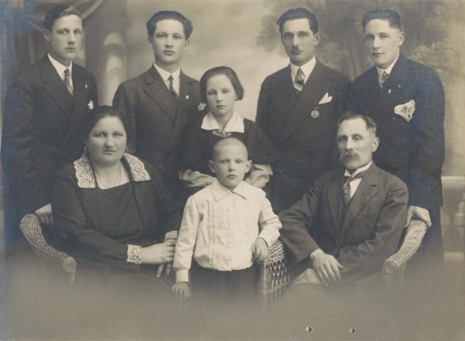 Teodoro-Prano-nuotrauka-stovi-senelis-Boleslovas