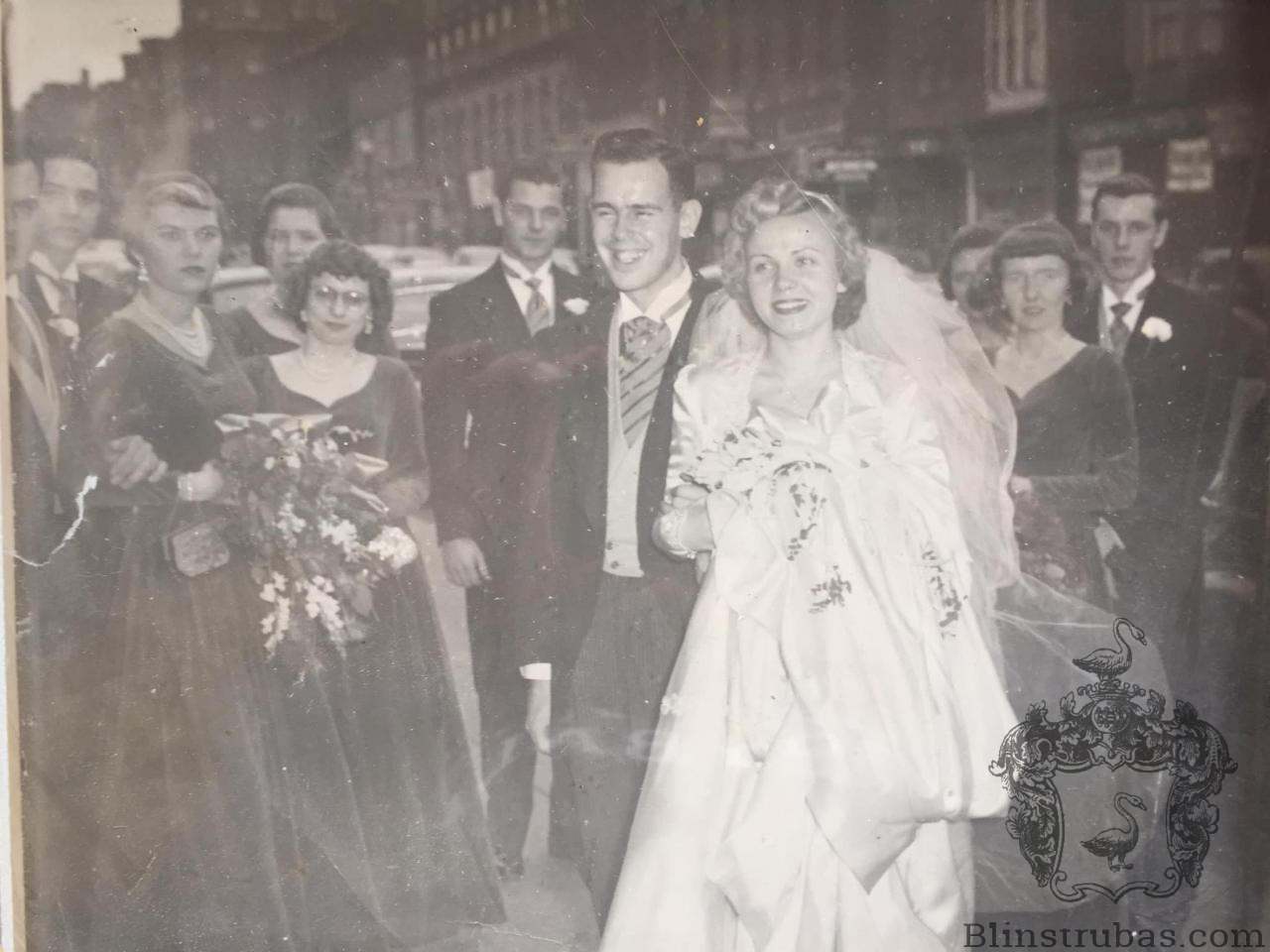 Lorraine-Blinstrub-and-Henry-on-their-wedding-day-at-the-Blinstrusb-club