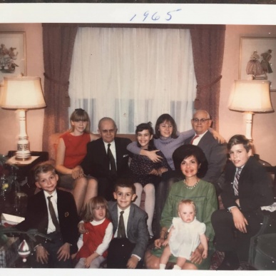 Stanley-Blinstrub-and-his-daughter-Virginia-with-all-the-grandchildren