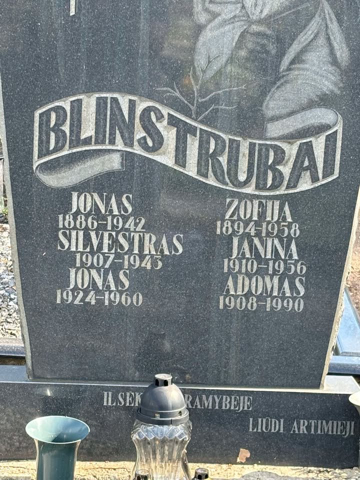 B606-Jonas-18850104-1942-ir-B656-Zofija-Vaidilyte-Blinstrubai-1894-1958-su-sunumis-Silvestru-Adomu-ir-Jonu-Betygalos-kapines