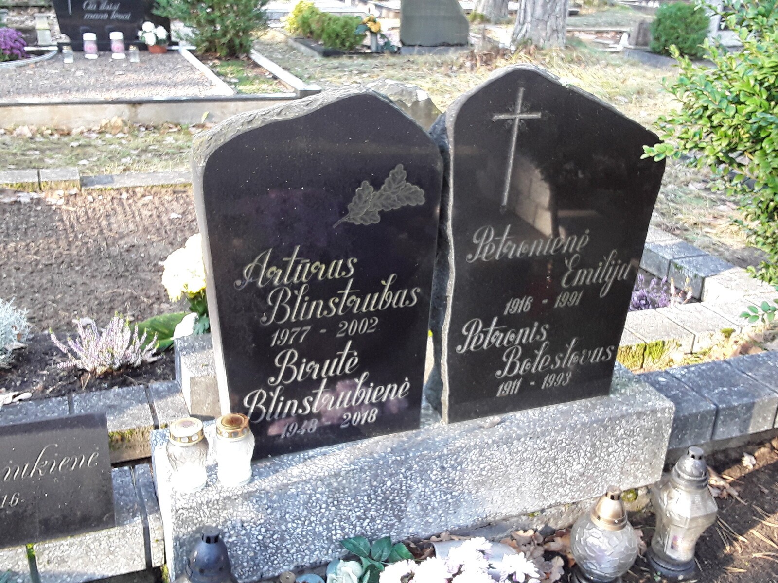 Birute-Blinstrubiene-1948-05-17-2018-03-01-su-sunum-Arturu-Blinstrubu-1978-2002-Kauno-Karmelavos-kapines