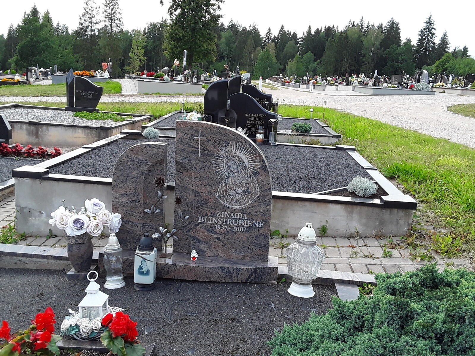 Zinaida-Blinstrubiene-1937-2007-Utenos-naujosios-kapines