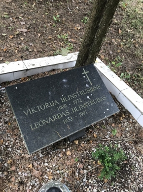 Leonardas-Blinstrubas-1933-1991-ir-Viktorija-Greisaite-1909-1972-Blinstrubiene-Antaviliu-kapines